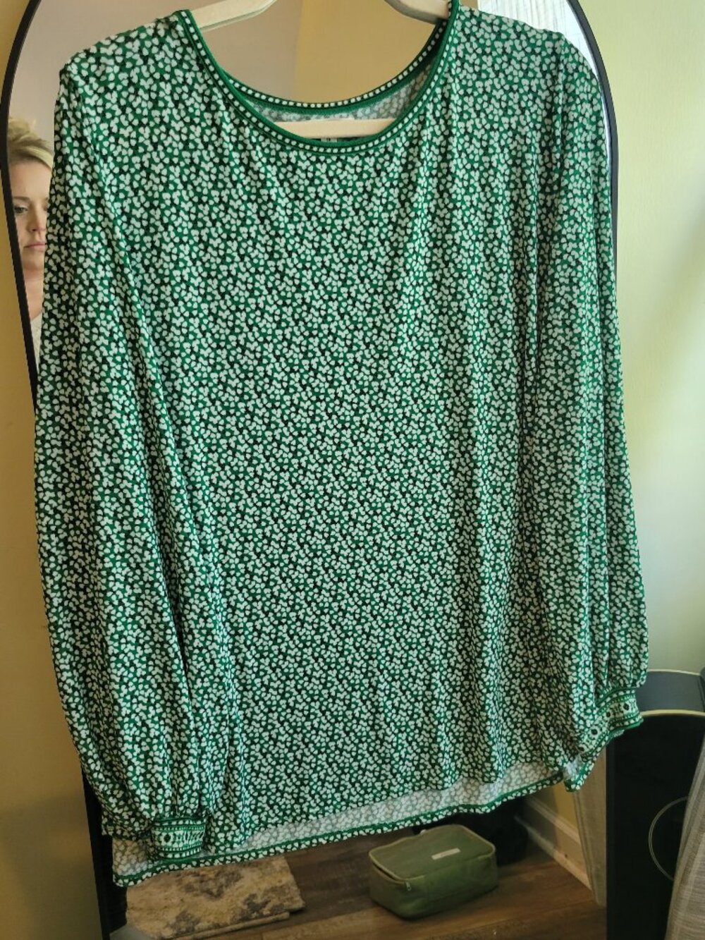 Max Studio Lantern Sleeve Green & White Ditsy Floral Blouse 1X